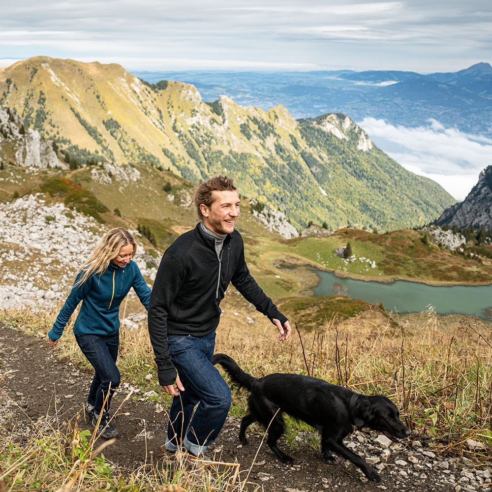 Isobaa | Mens 260 Merino Blend Grid Fleece (Black) | Stay warm and comfortable during your cold-weather activities with the 260 Merino Blend Grid Fleece Half Zip | Model: Baudoin