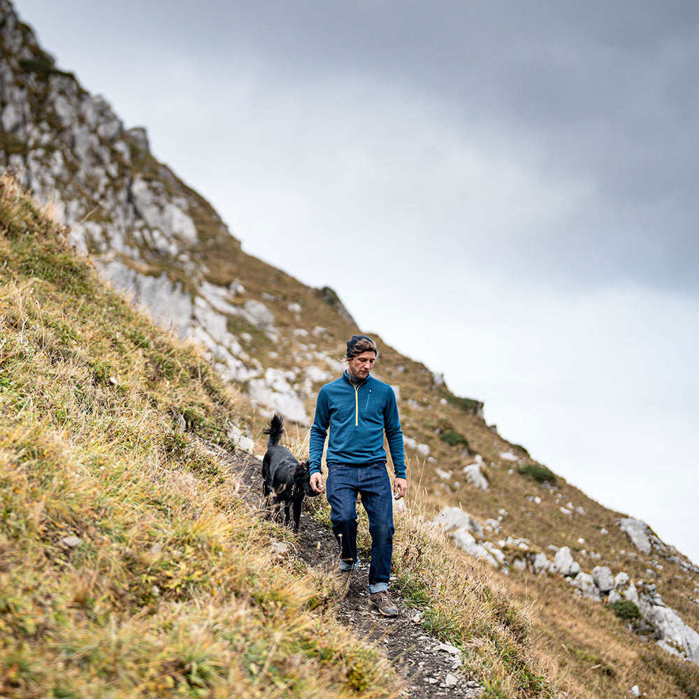 Isobaa | Mens 260 Merino Blend Grid Fleece (Petrol) | Stay warm and comfortable during your cold-weather activities with the 260 Merino Blend Grid Fleece Half Zip | Model: Baudoin