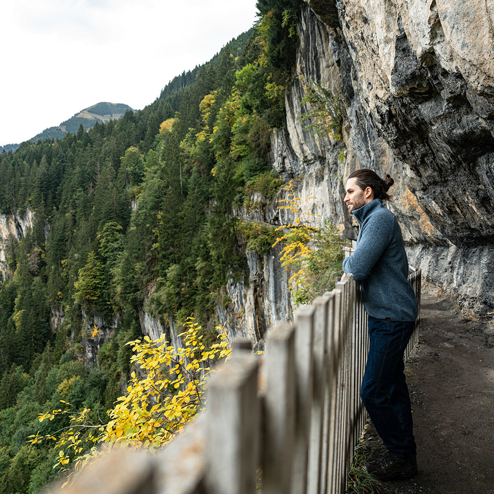 Isobaa | Mens 420 Merino Blend Borg Fleece (Ocean) | Made from superfine 260gm loop back Merino, this mid-weight sweatshirt is ideal for throwing on after a run or just relaxing in at the weekend, a true wardrobe staple | Model: Ed