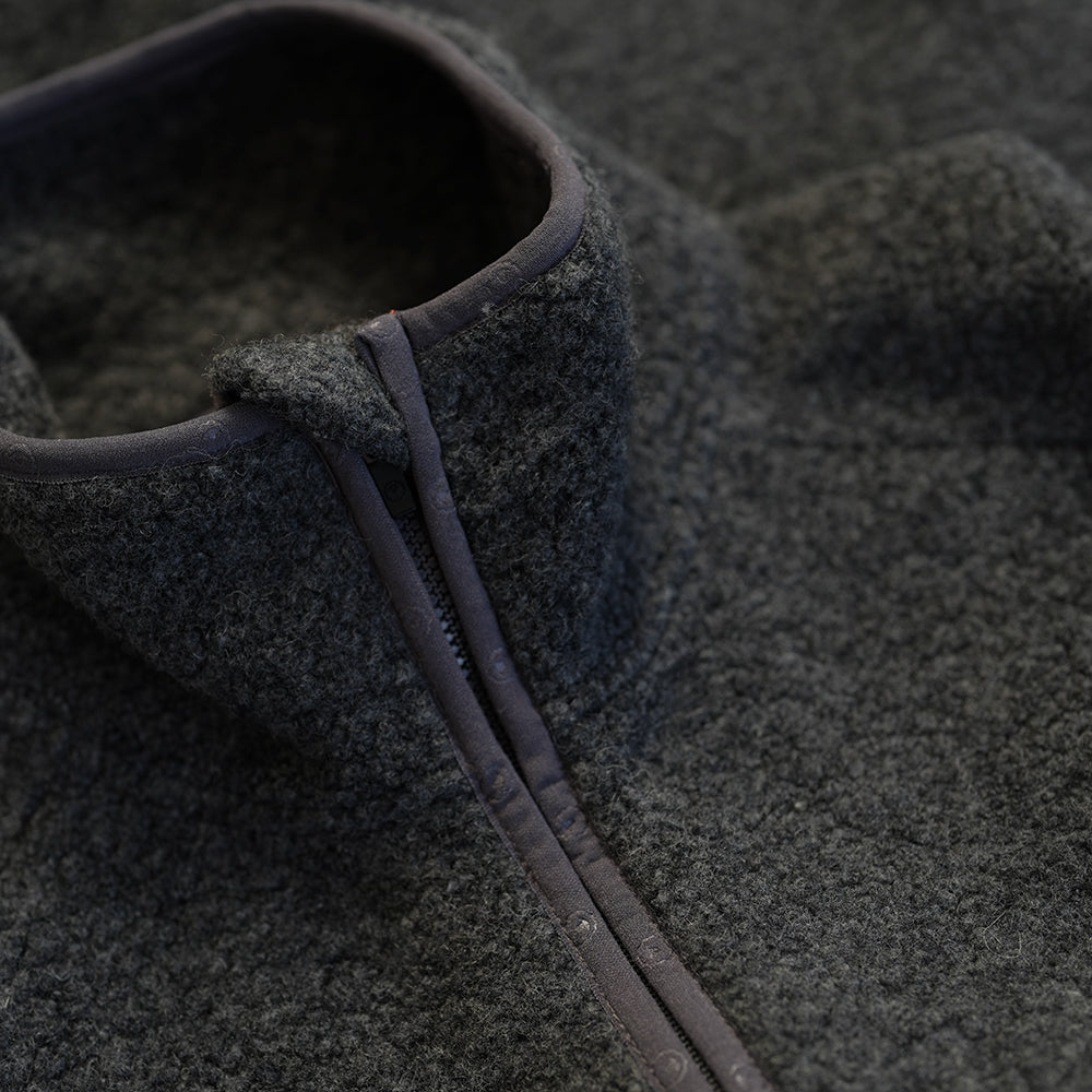 Isobaa | Mens 420 Merino Blend Borg Fleece (Smoke) | Made from superfine 260gm loop back Merino, this mid-weight sweatshirt is ideal for throwing on after a run or just relaxing in at the weekend, a true wardrobe staple