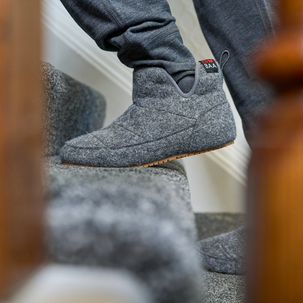 Isobaa | Merino Blend Slipper Boots (Charcoal) | Relax in comfort in an optimal blend of merino & polyester, offering both cosy warmth and lasting durability.