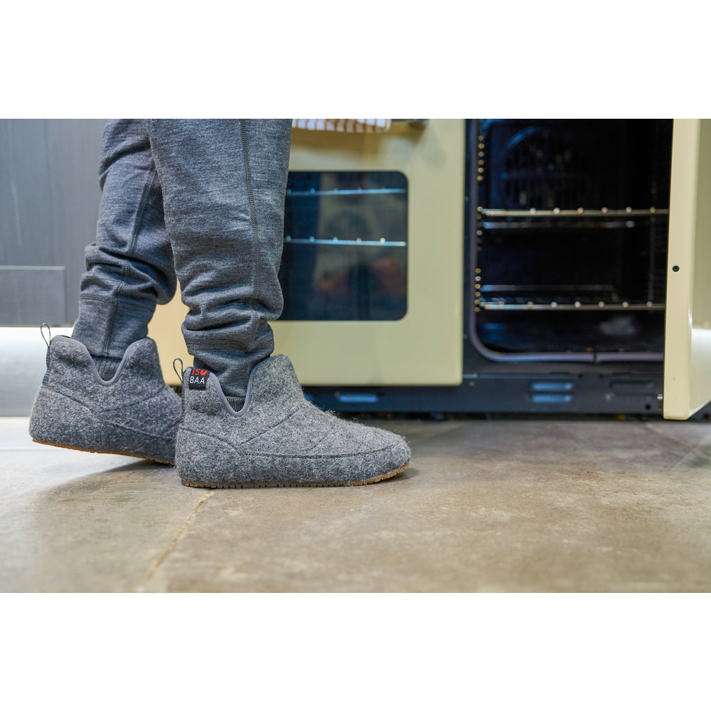 Isobaa | Merino Blend Slipper Boots (Charcoal) | Relax in comfort in an optimal blend of merino & polyester, offering both cosy warmth and lasting durability.