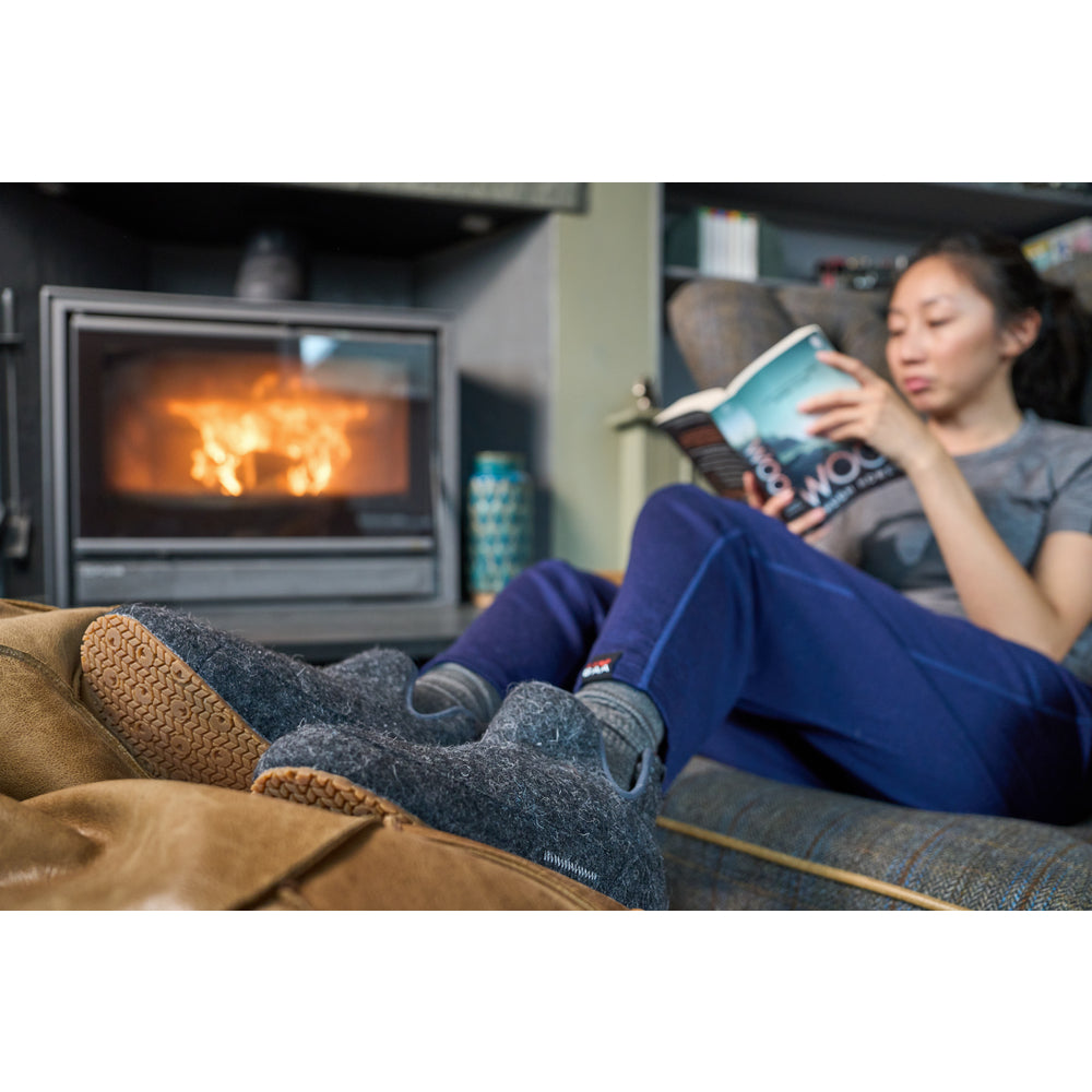 Isobaa | Merino Blend Slipper Boots (Smoke) | Relax in comfort in an optimal blend of merino & polyester, offering both cosy warmth and lasting durability.