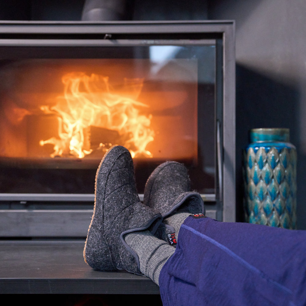 Isobaa | Merino Blend Slipper Boots (Smoke) | Relax in comfort in an optimal blend of merino & polyester, offering both cosy warmth and lasting durability.