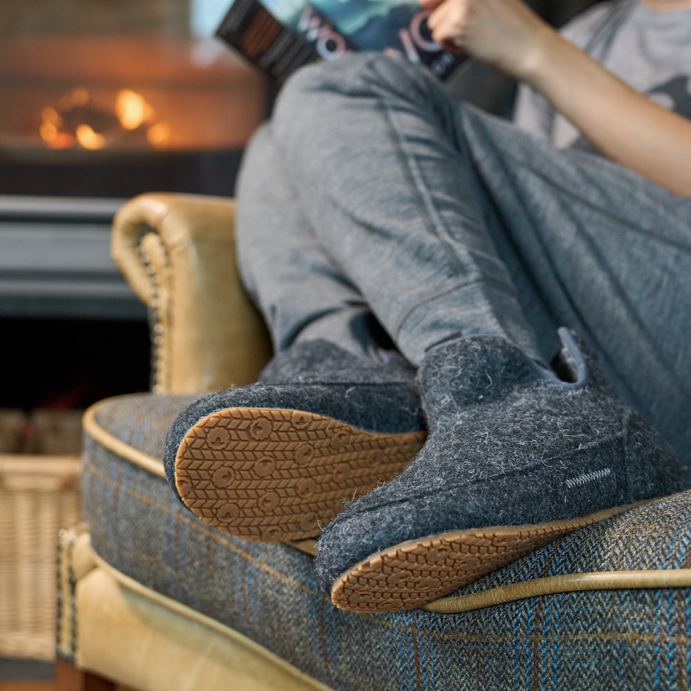 Isobaa | Merino Blend Slipper Boots (Smoke) | Relax in comfort in an optimal blend of merino & polyester, offering both cosy warmth and lasting durability.