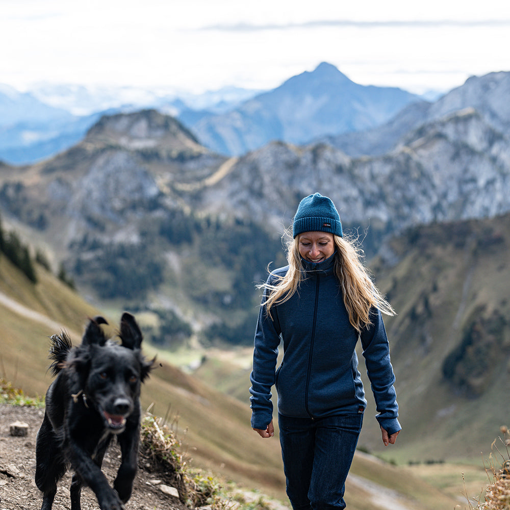 Isobaa | Womens 320 Merino Full Zip (Denim/Navy) | Step into a new level of comfort and versatility with our 320 Merino Full Zip Jacket