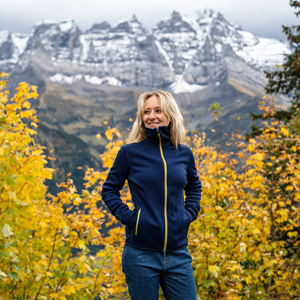 Isobaa | Womens 320 Merino Full Zip (Navy/Lime) | Step into a new level of comfort and versatility with our 320 Merino Full Zip Jacket