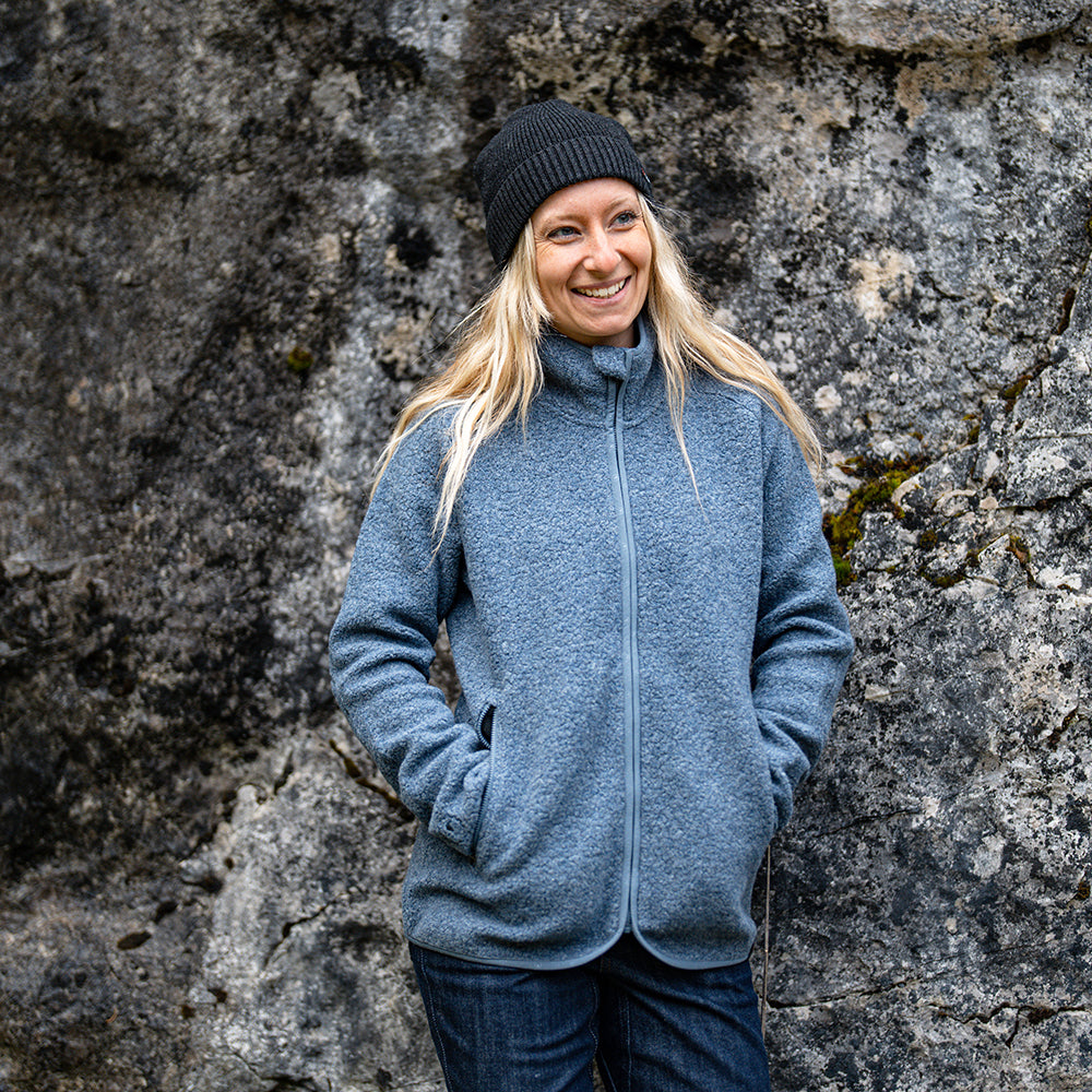 Isobaa | Womens 420 Merino Blend Borg Fleece (Ocean) | Made from superfine 260gm loop back Merino, this mid-weight sweatshirt is ideal for throwing on after a run or just relaxing in at the weekend, a true wardrobe staple | Model: Estelle