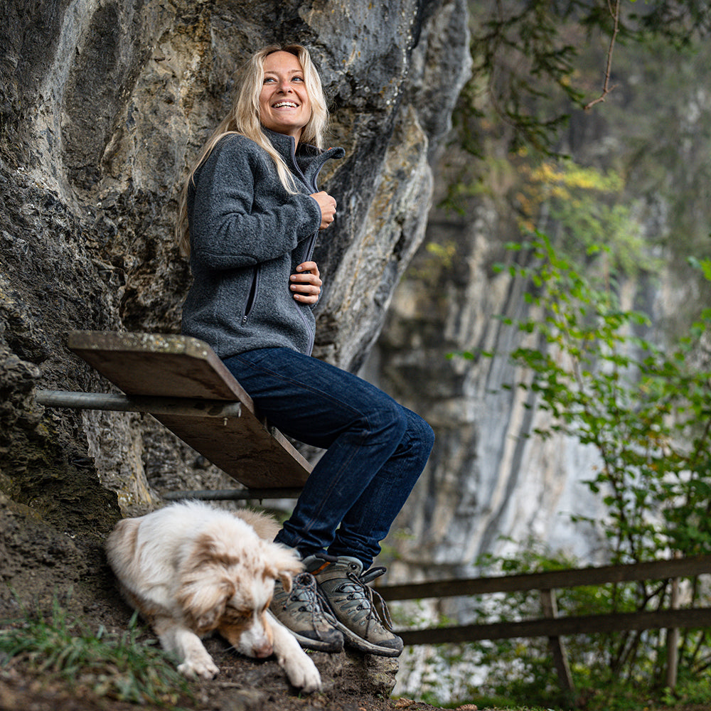 Isobaa | Womens 420 Merino Blend Borg Fleece (Smoke) | Made from superfine 260gm loop back Merino, this mid-weight sweatshirt is ideal for throwing on after a run or just relaxing in at the weekend, a true wardrobe staple | Model: Estelle