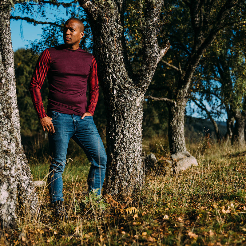 Isobaa | Mens Merino 180 Long Sleeve Crew (Stripe Wine/Red) | Get outdoors with the ultimate Merino wool long-sleeve top.