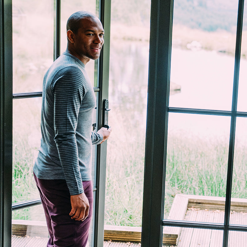 Isobaa | Mens Merino 180 Long Sleeve Crew (Stripe Charcoal/Smoke) | Get outdoors with the ultimate Merino wool long-sleeve top.