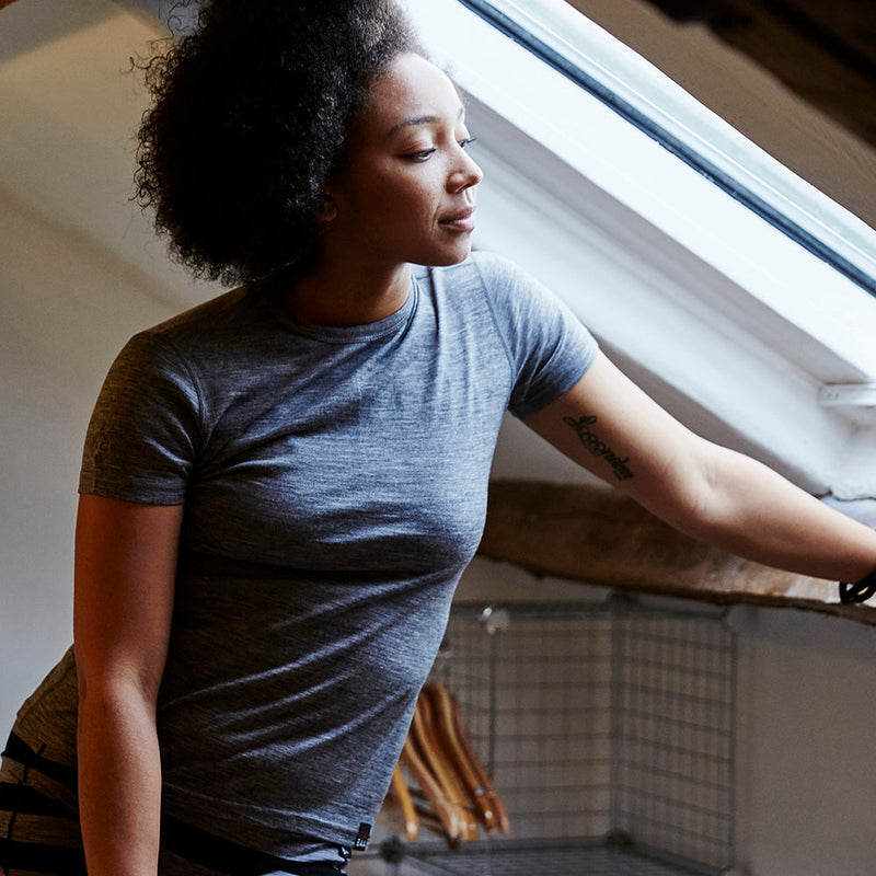 Isobaa | Womens Merino 150 Short Sleeve Crew (Charcoal) | Gear up for performance and comfort with Isobaa's technical Merino short-sleeved top.