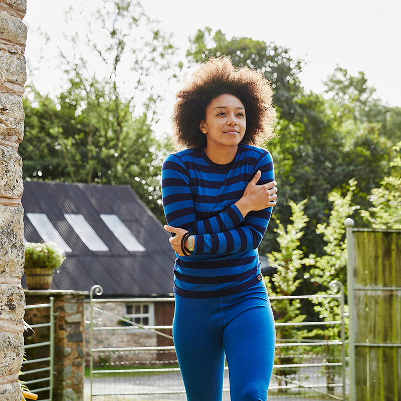 Isobaa | Womens Merino 180 Long Sleeve Crew (Navy/Blue) | Get outdoors with the ultimate Merino wool long-sleeve top.