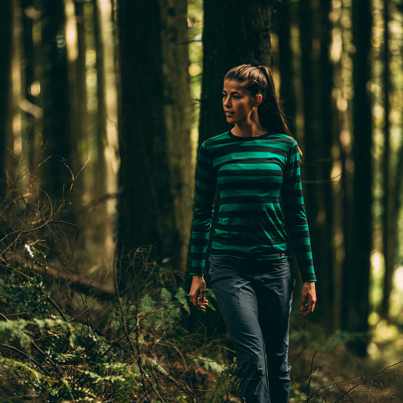 Isobaa | Womens Merino 180 Long Sleeve Crew (Forest/Green) | Get outdoors with the ultimate Merino wool long-sleeve top.