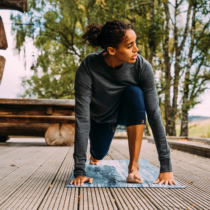 Isobaa | Womens Merino 260 Lounge Cuffed 3/4 Joggers (Navy/Smoke) | Ultimate comfort and performance with our superfine Merino cropped joggers.